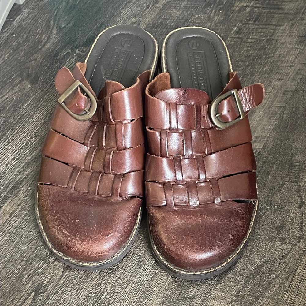 Vintage Predictions Brown Leather clogs